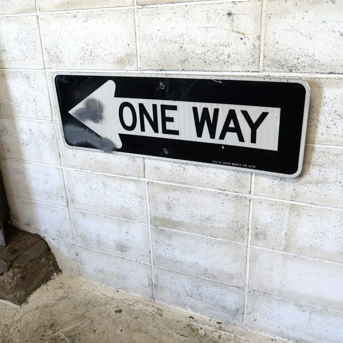 ONE WAY ロードサイン