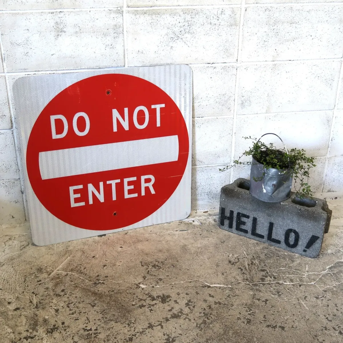 DO NOT ENTER ロードサイン