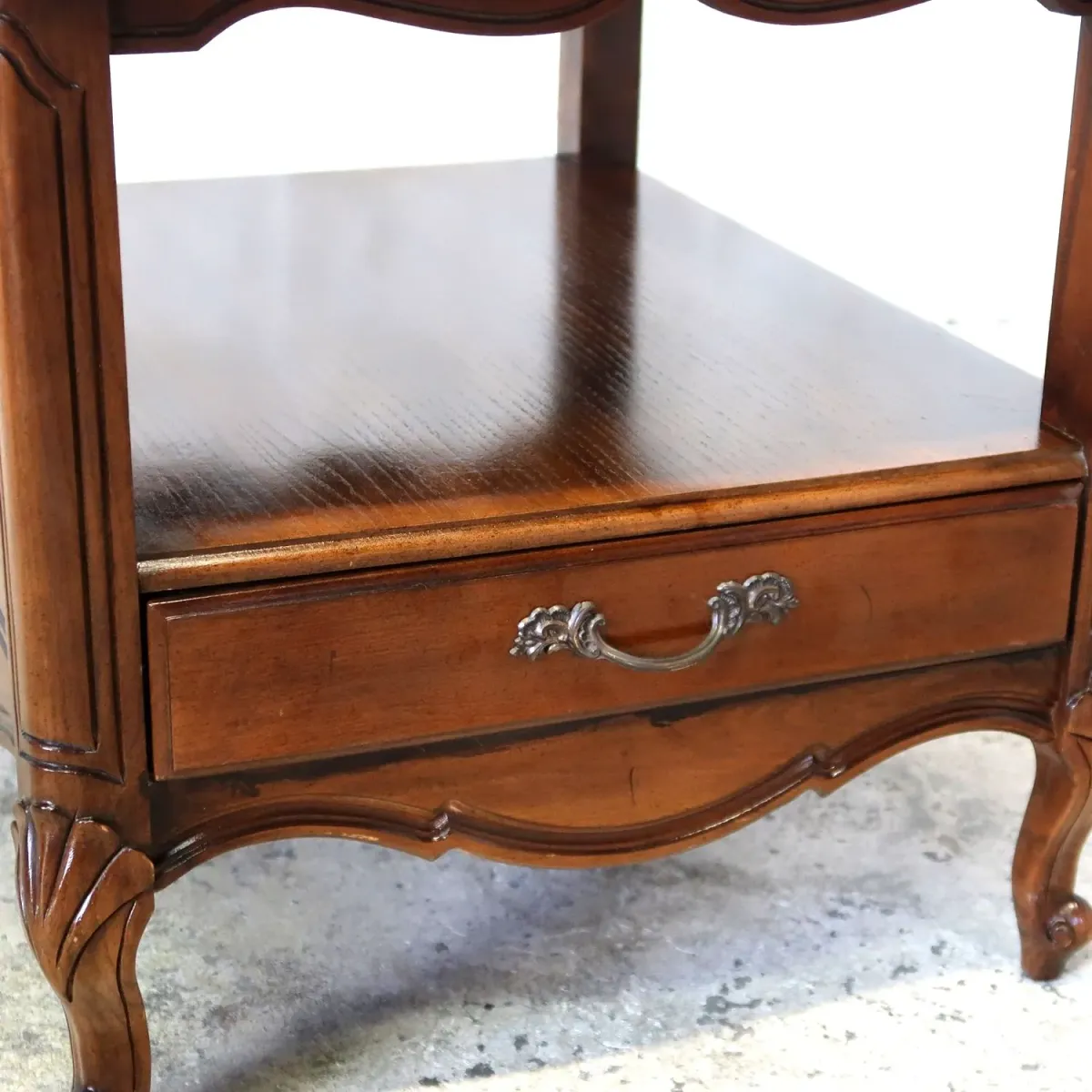 delwood furniture アンティーク サイドテーブル