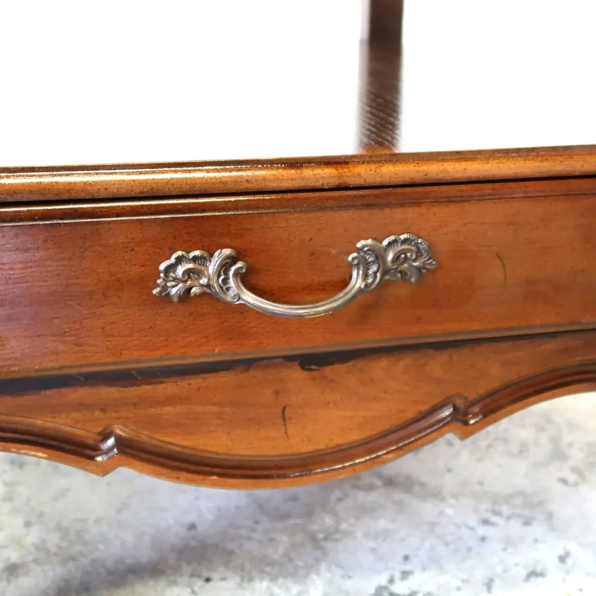 delwood furniture アンティーク サイドテーブル