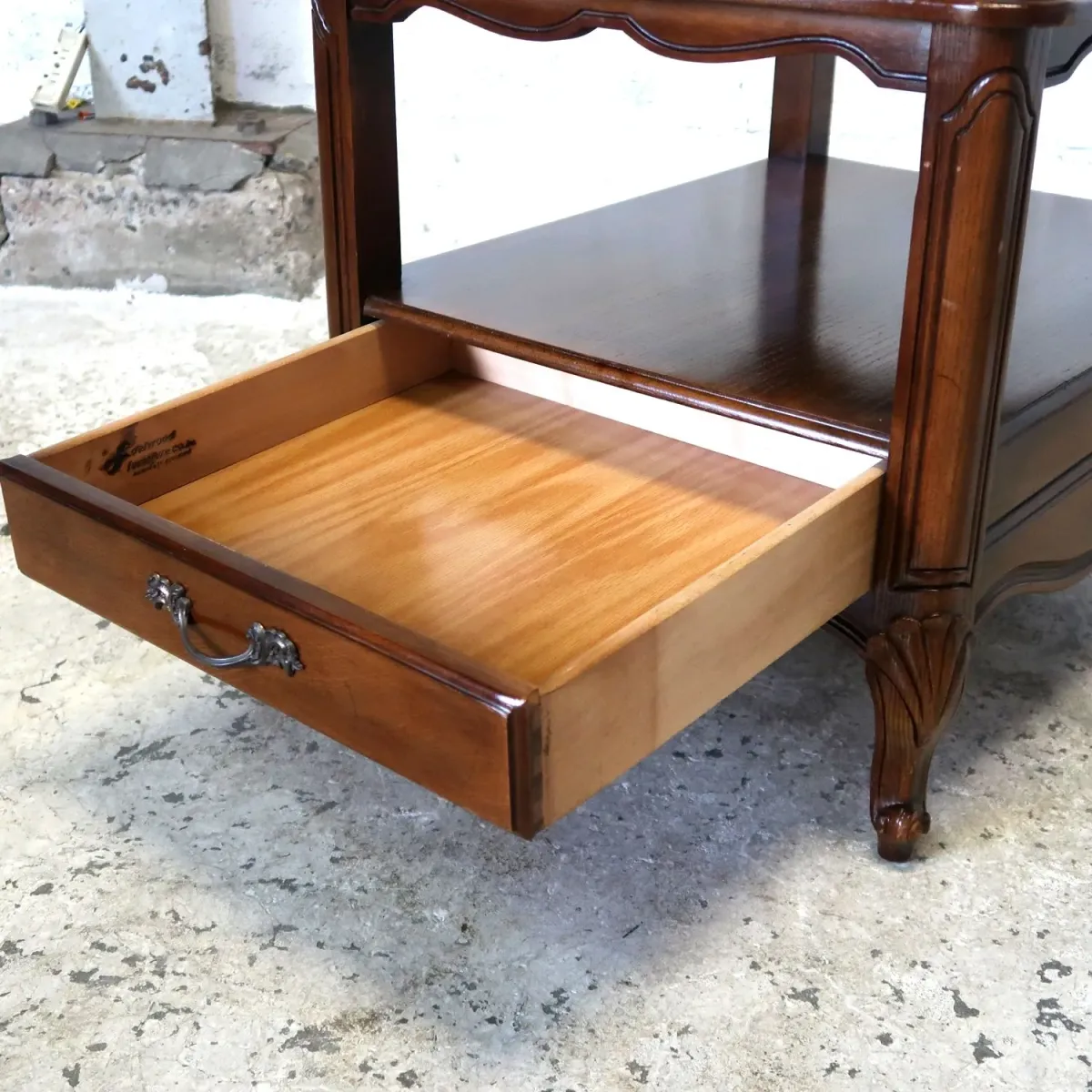 delwood furniture アンティーク サイドテーブル