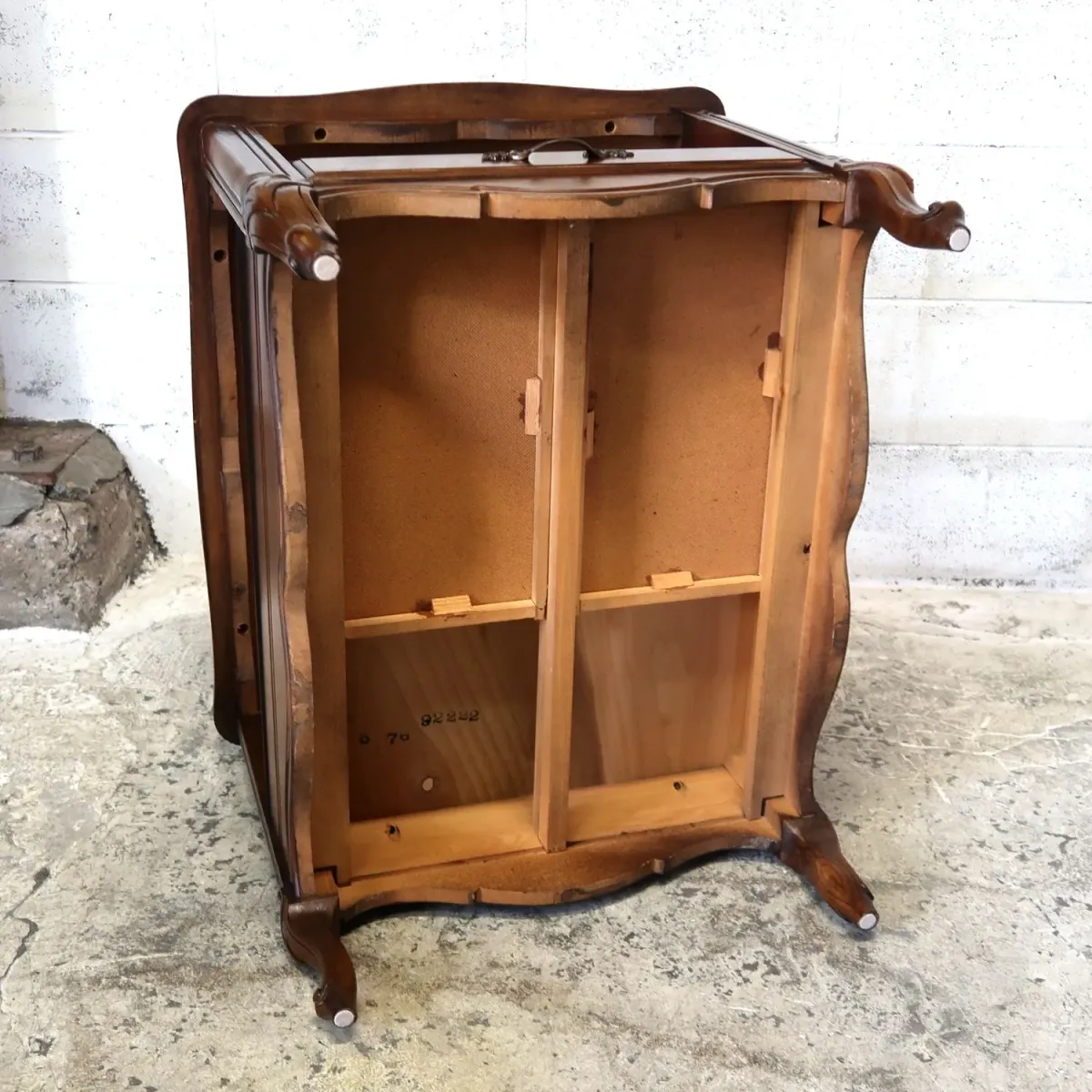 delwood furniture アンティーク サイドテーブル