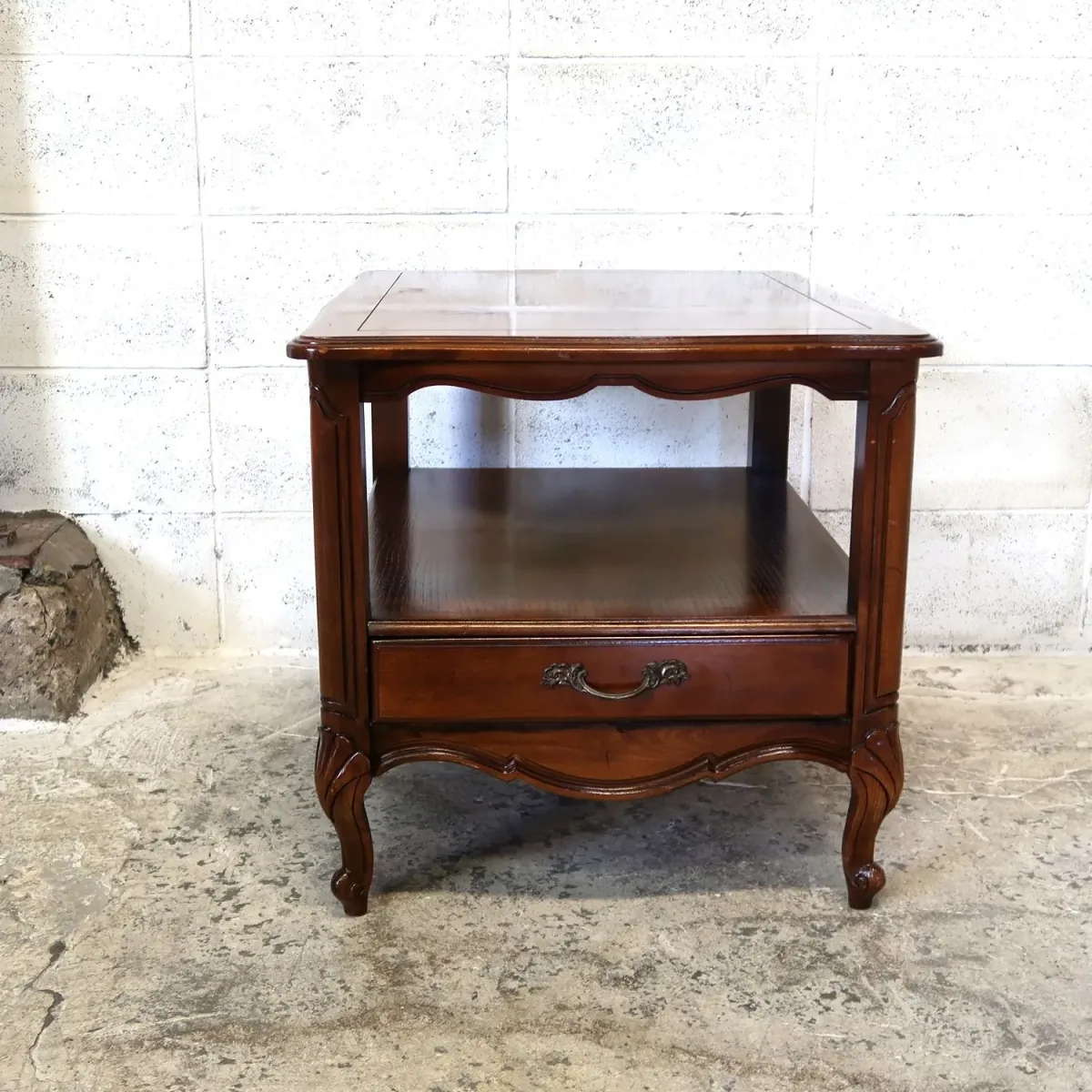 delwood furniture アンティーク サイドテーブル