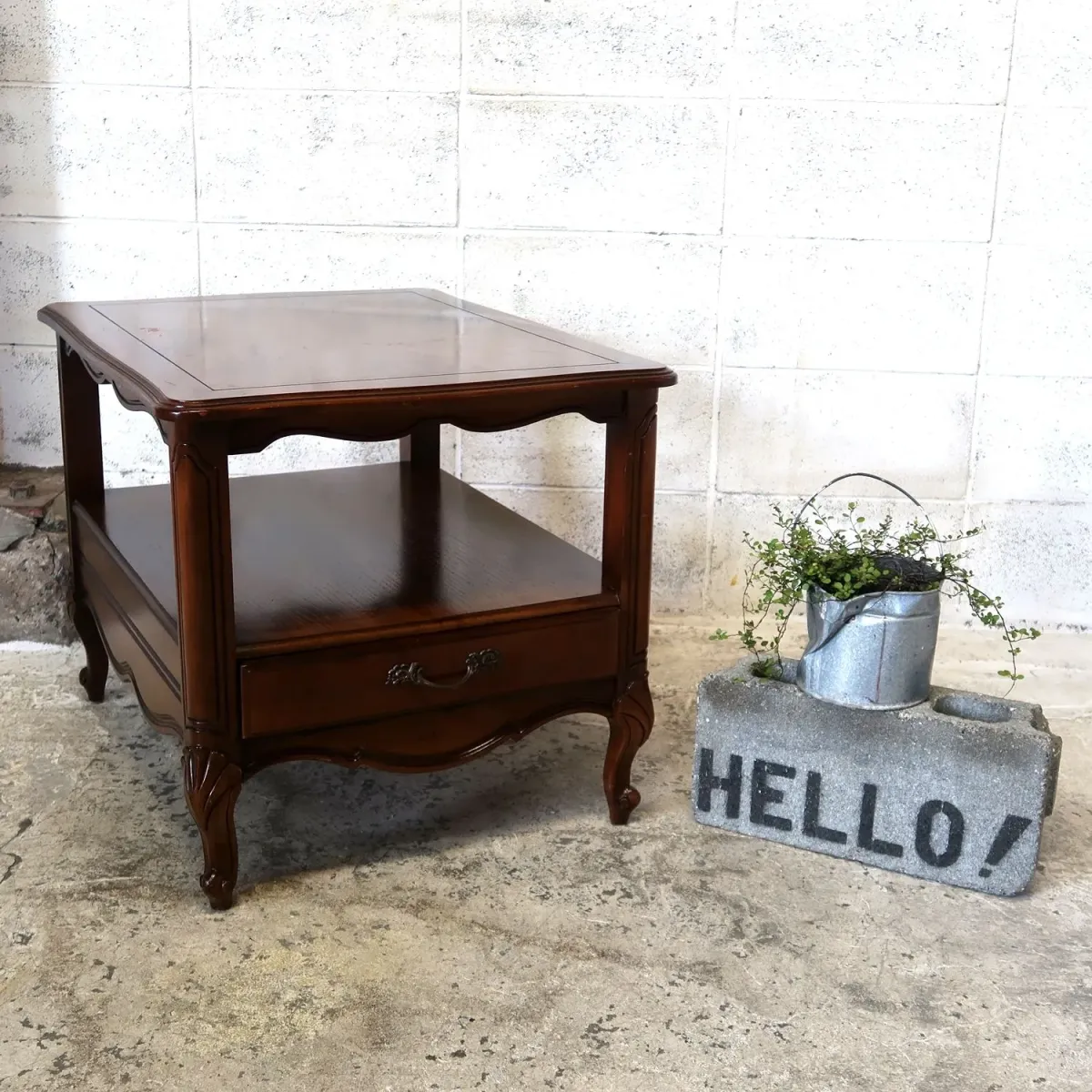 delwood furniture アンティーク サイドテーブル