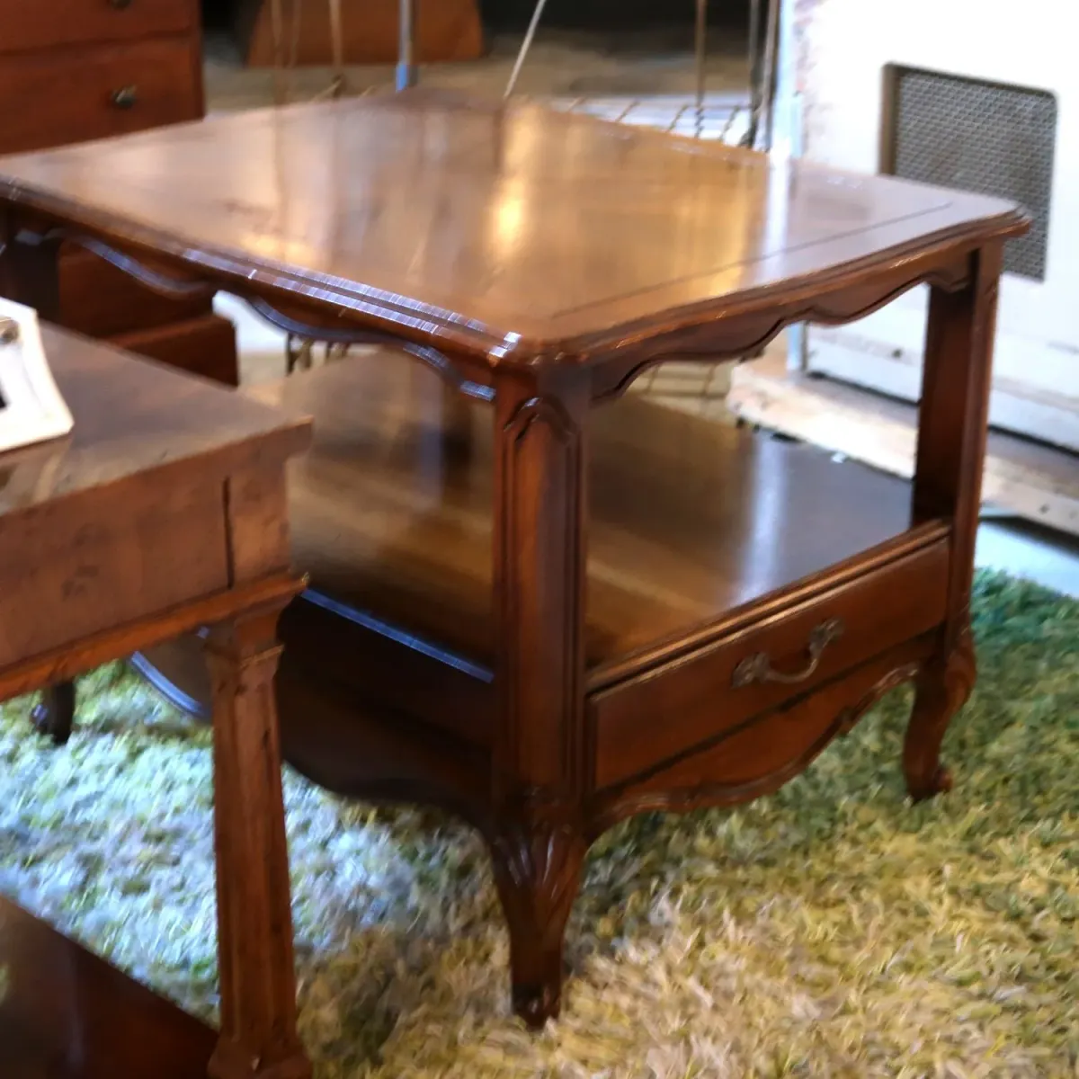 delwood furniture アンティーク サイドテーブル