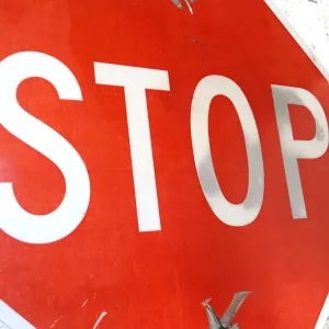 STOP ロードサイン