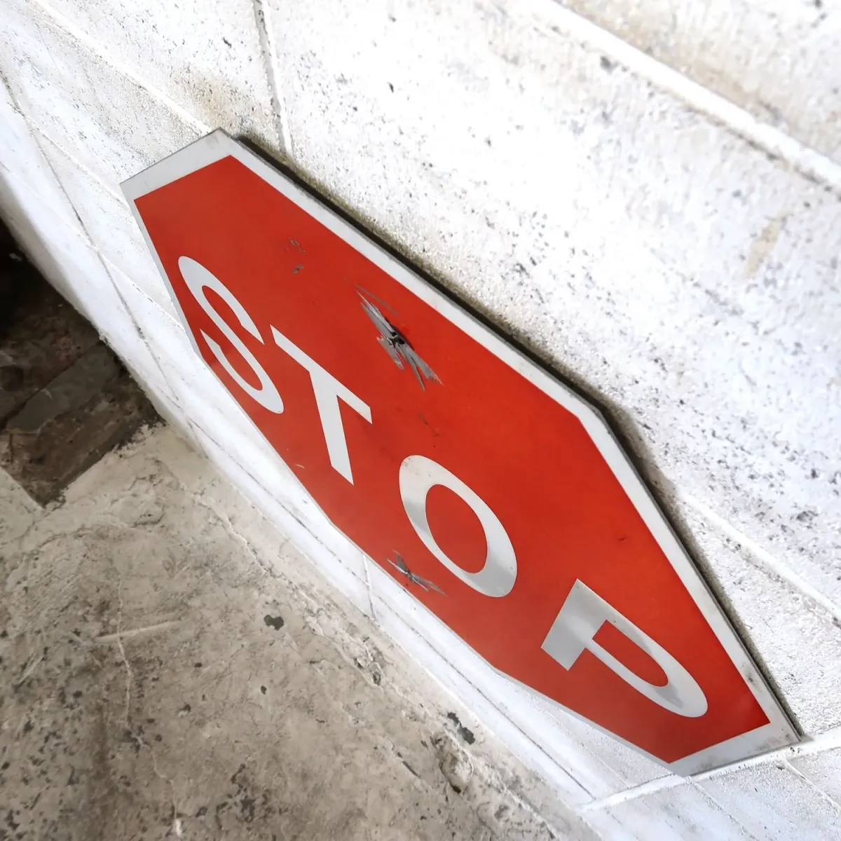 STOP ロードサイン
