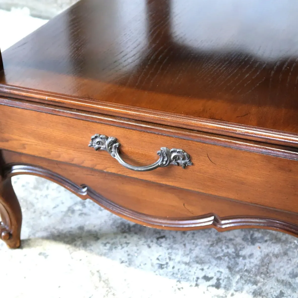 delwood furniture アンティーク サイドテーブル