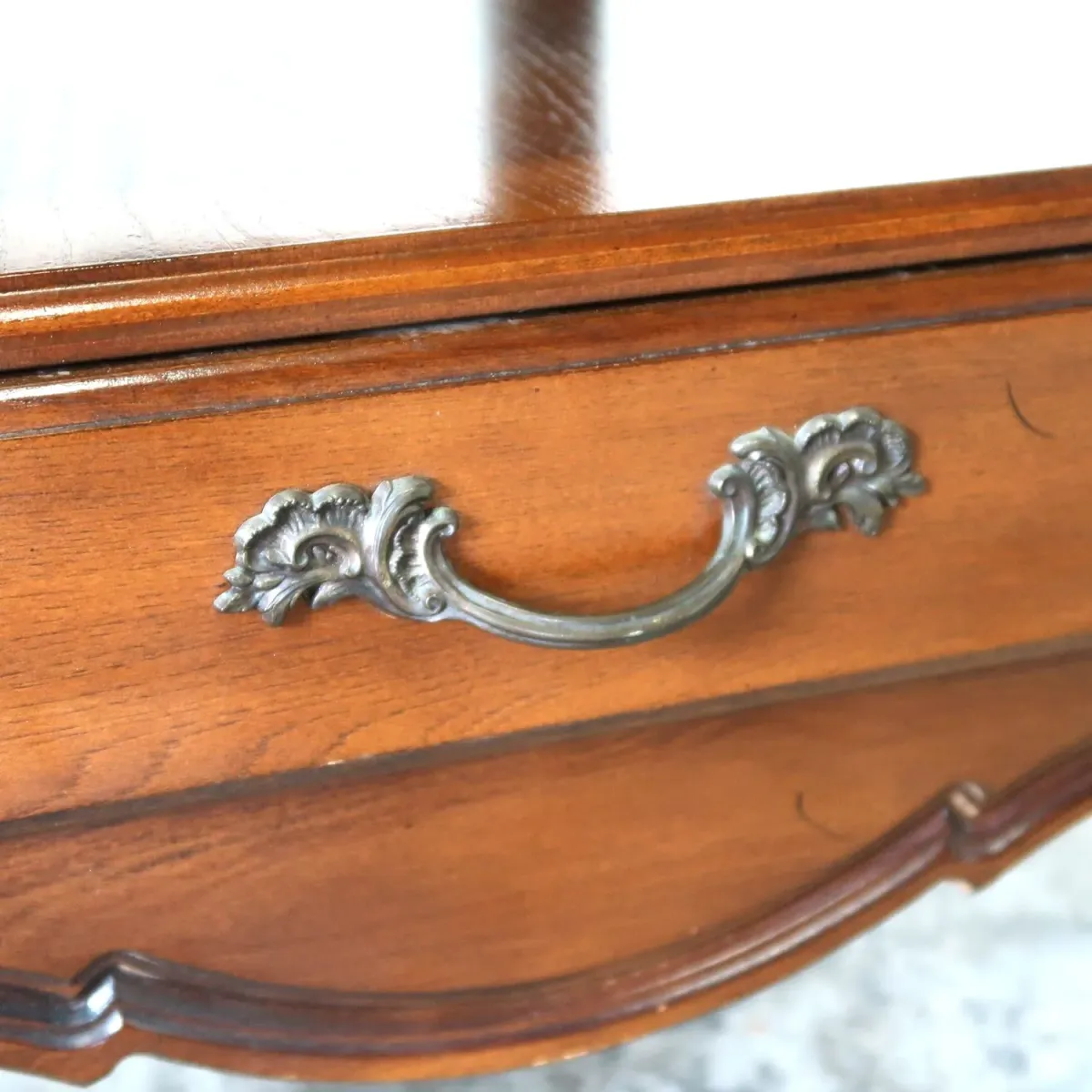 delwood furniture アンティーク サイドテーブル