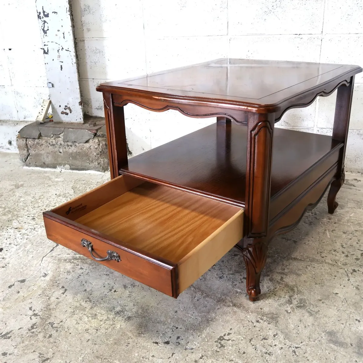 delwood furniture アンティーク サイドテーブル