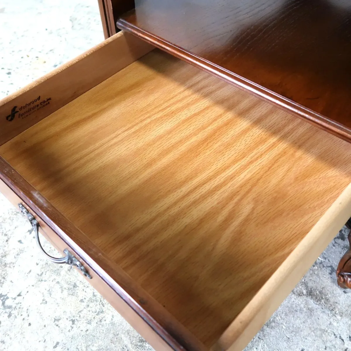 delwood furniture アンティーク サイドテーブル