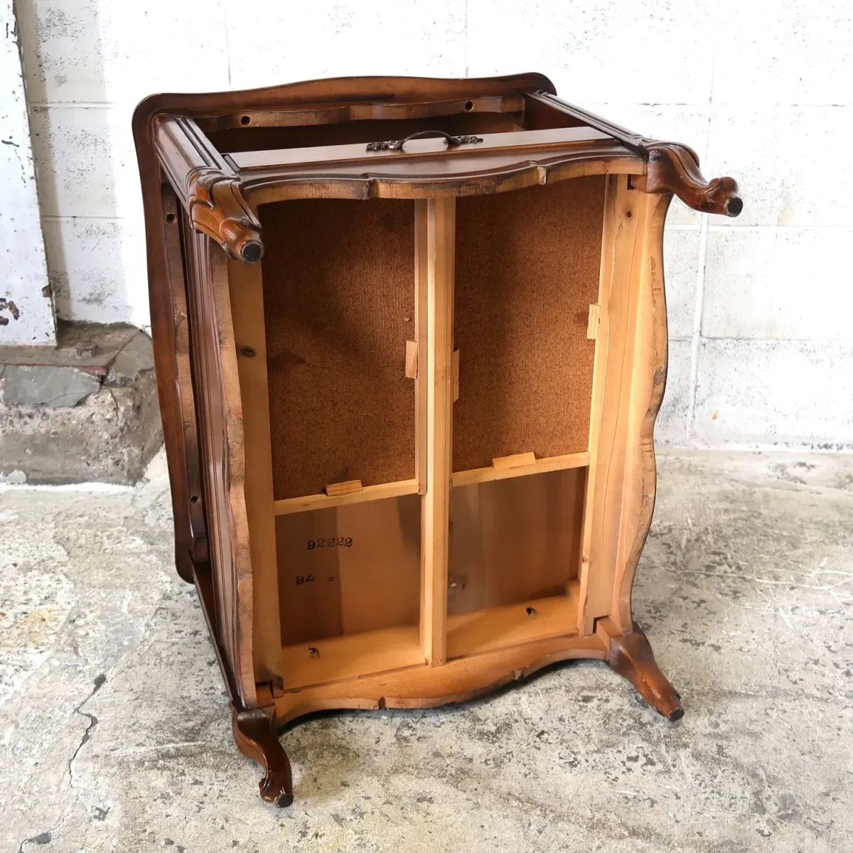 delwood furniture アンティーク サイドテーブル