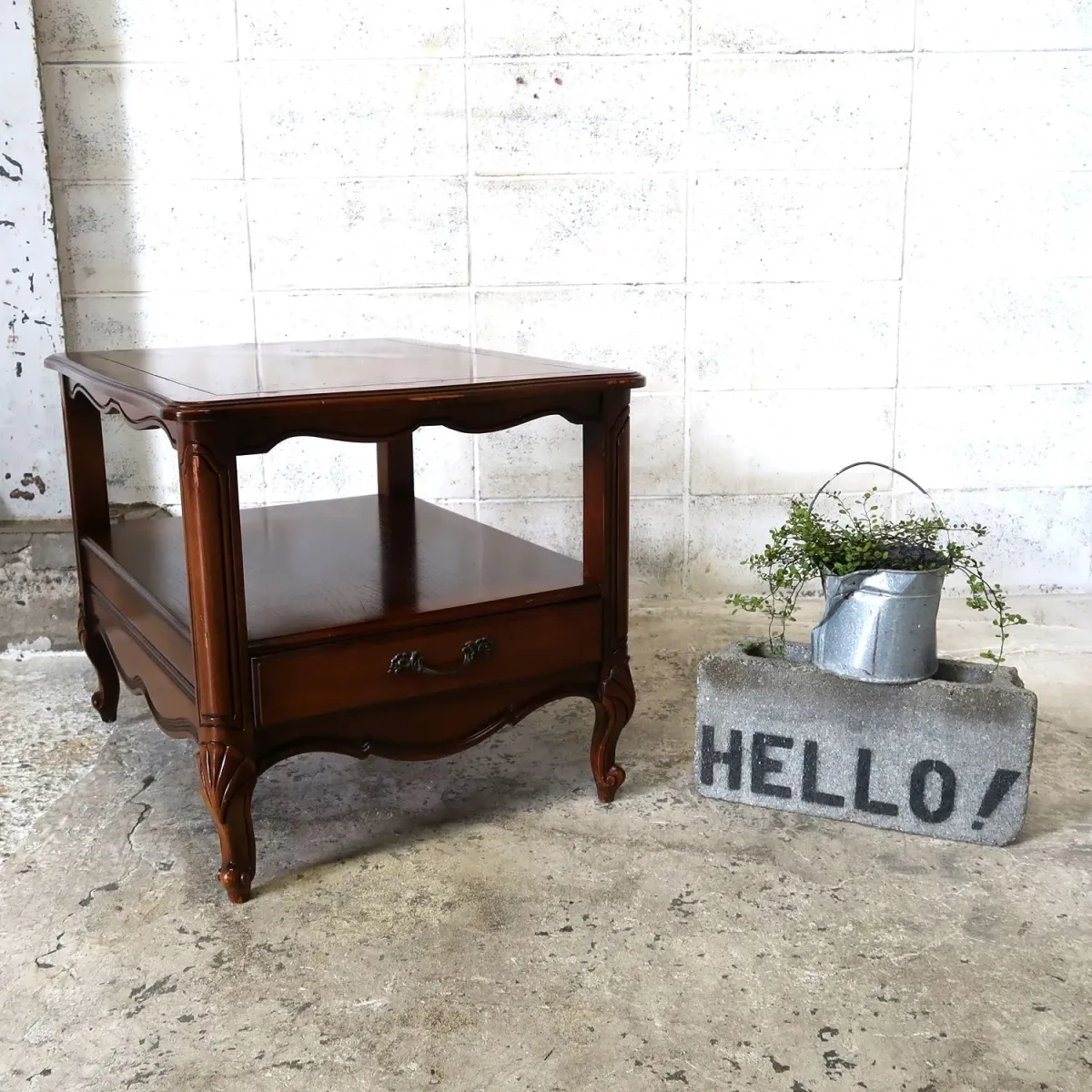 delwood furniture アンティーク サイドテーブル