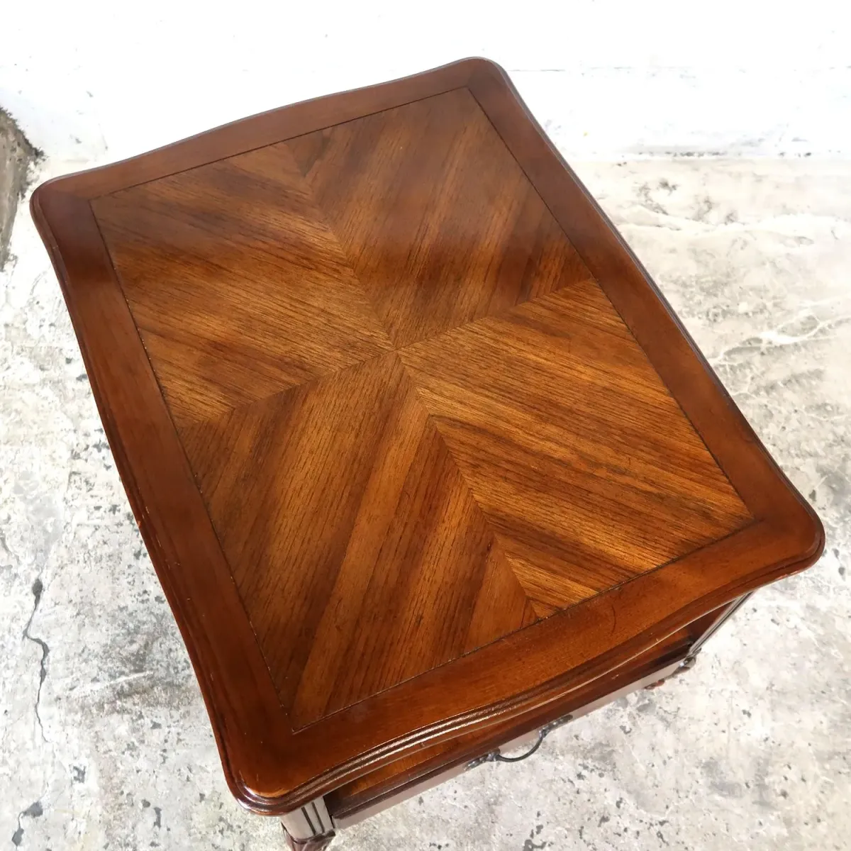 delwood furniture アンティーク サイドテーブル
