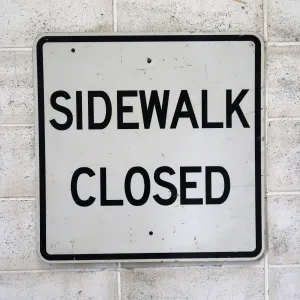 SIDEWALK CLOSED ロードサイン