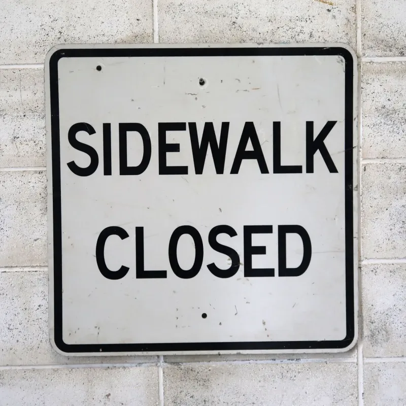 SIDEWALK CLOSED ロードサイン