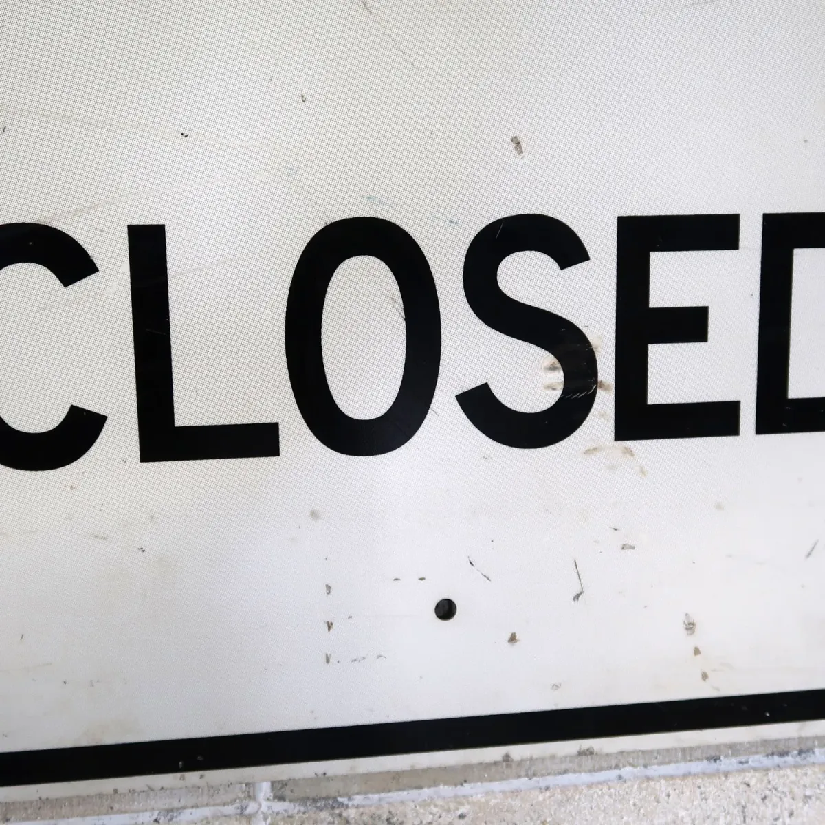 SIDEWALK CLOSED ロードサイン