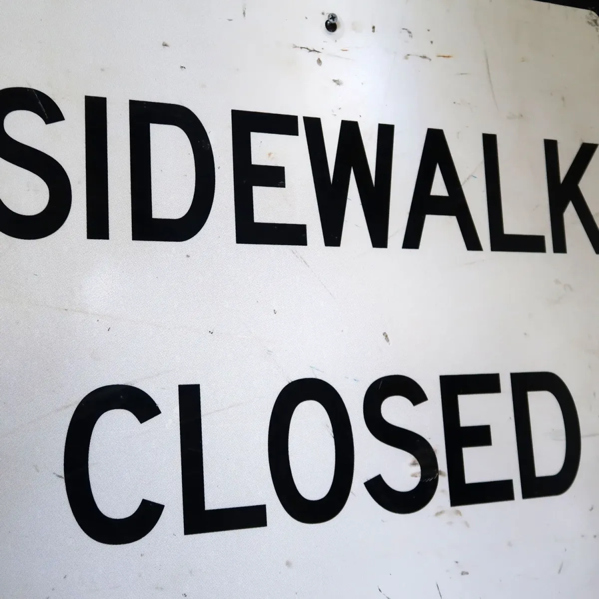 SIDEWALK CLOSED ロードサイン