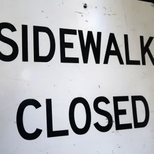 SIDEWALK CLOSED ロードサイン