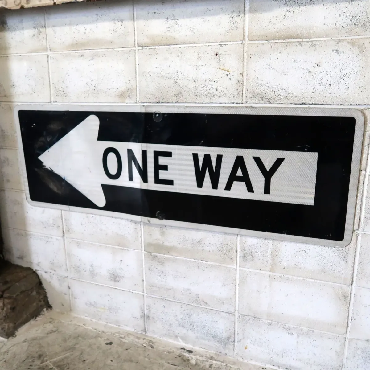 ONE WAY 大型ロードサイン