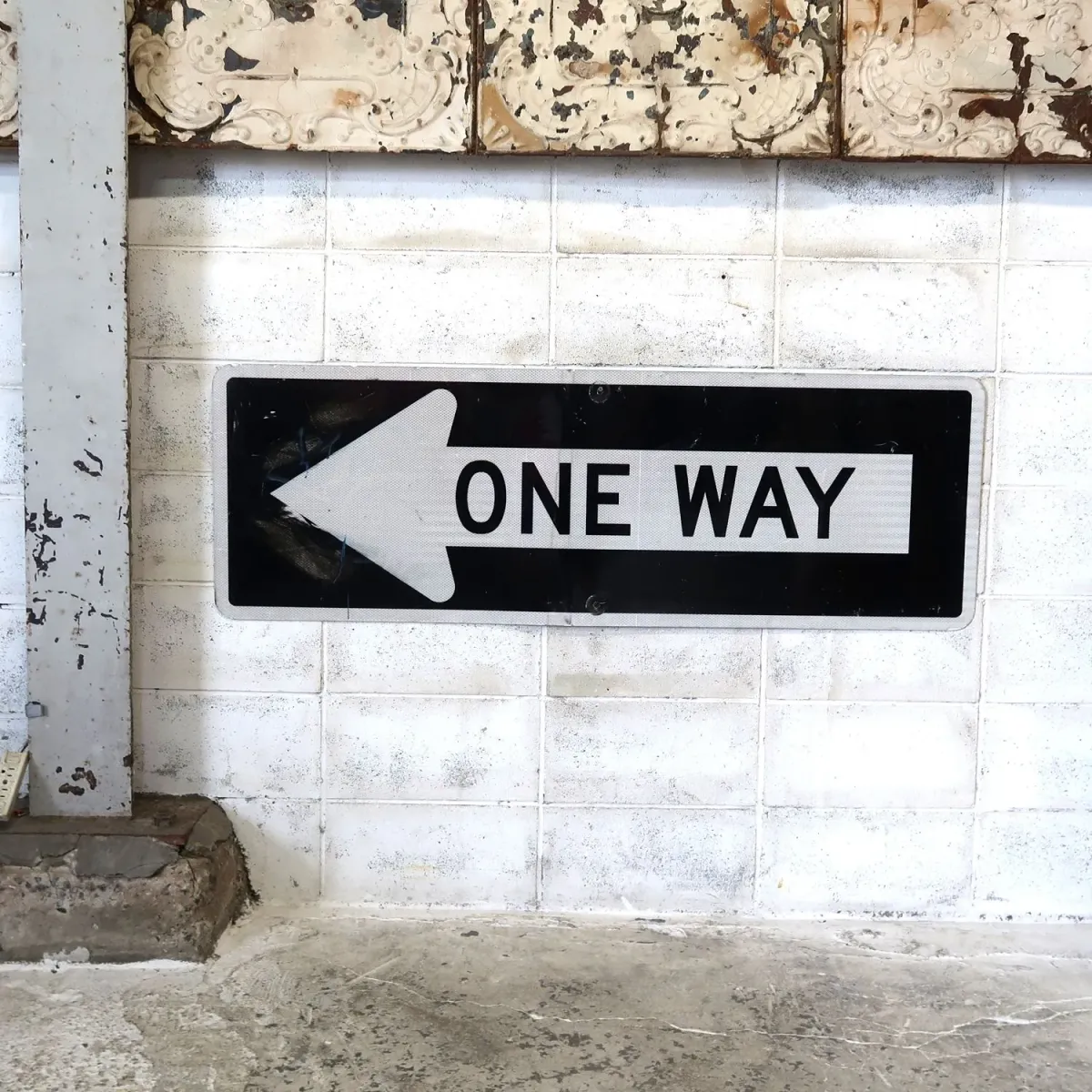 ONE WAY 大型ロードサイン