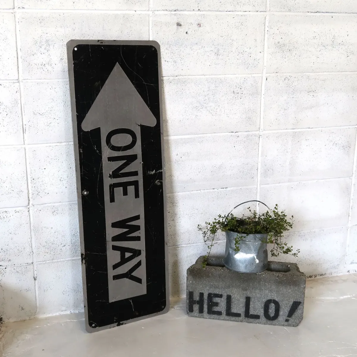 ONE WAY ロードサイン