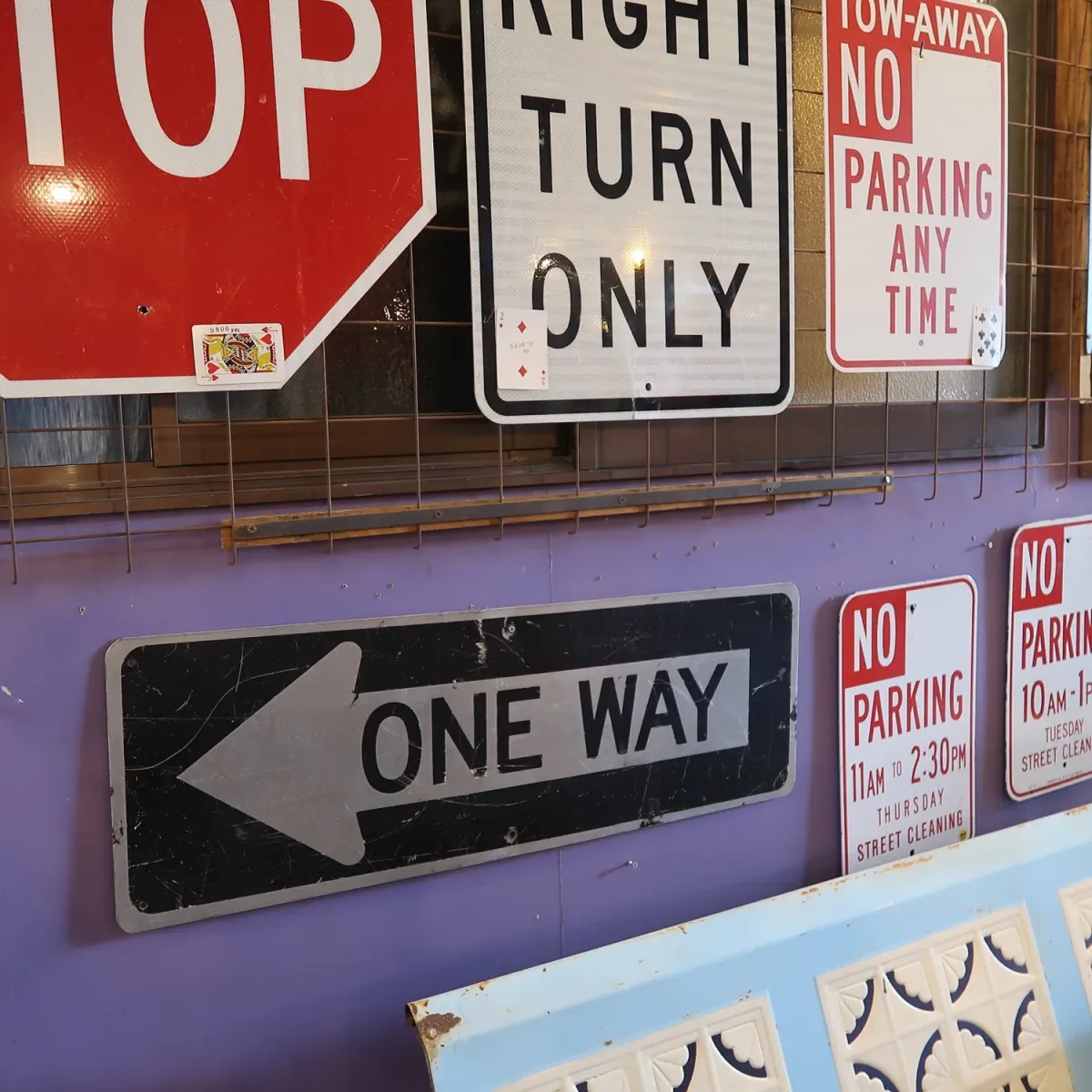 ONE WAY ロードサイン