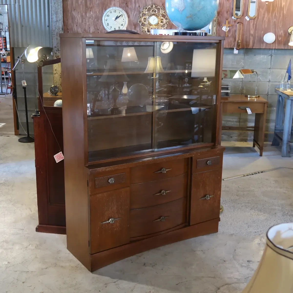 50's STANLEY FURNITURE アンティーク カップボード