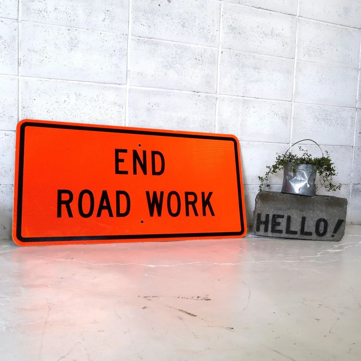 END ROAD WORK ロードサイン