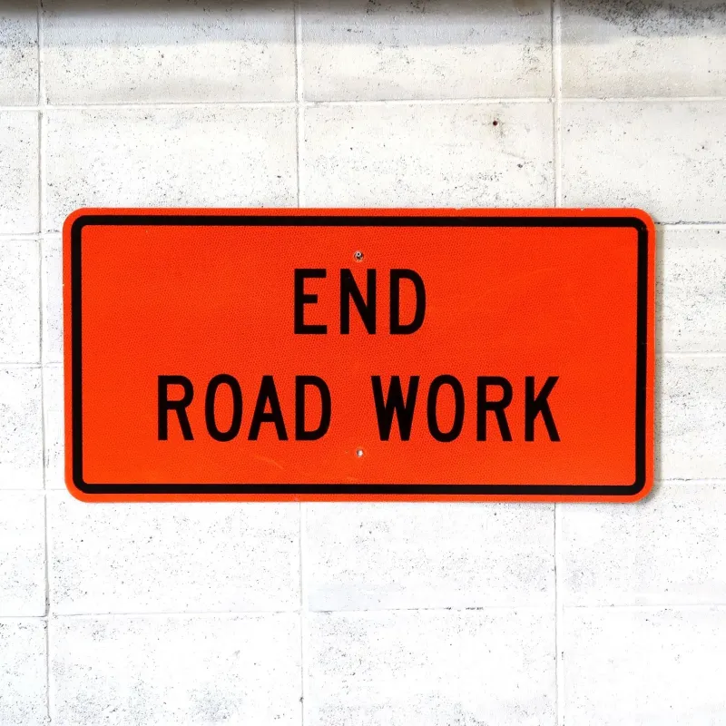 END ROAD WORK ロードサイン