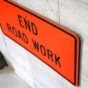 END ROAD WORK ロードサイン