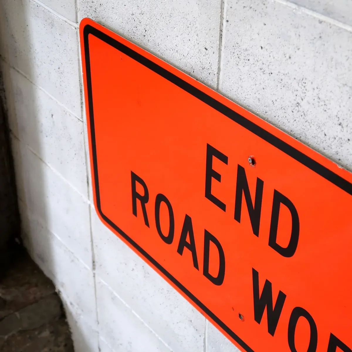 END ROAD WORK ロードサイン