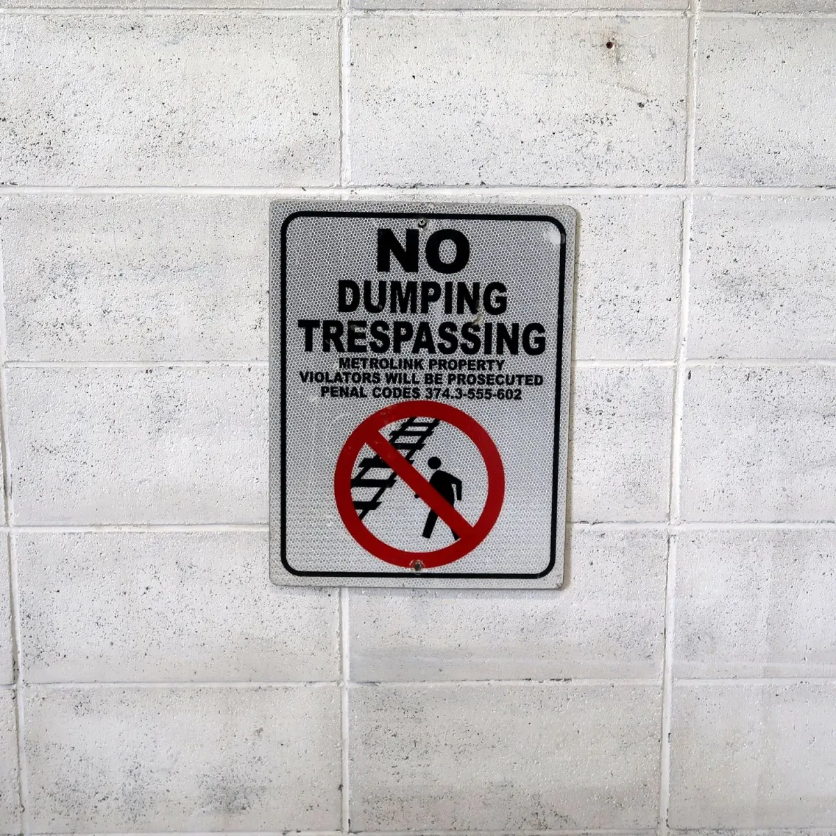 NO DUMPING TRESPASSING メタルサイン
