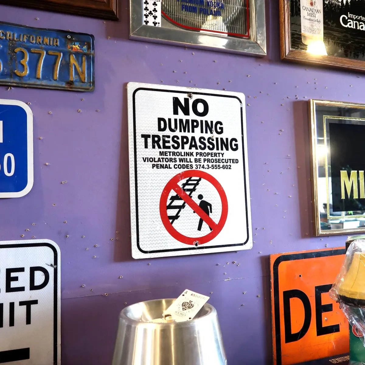 NO DUMPING TRESPASSING メタルサイン