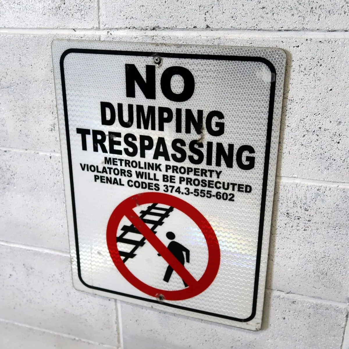 NO DUMPING TRESPASSING メタルサイン