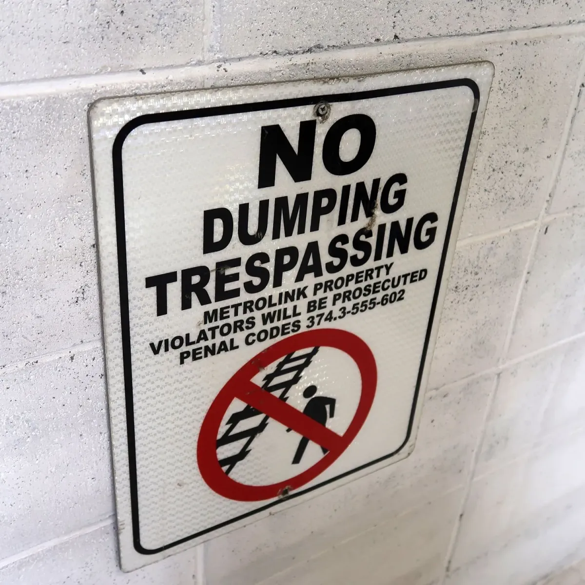 NO DUMPING TRESPASSING メタルサイン