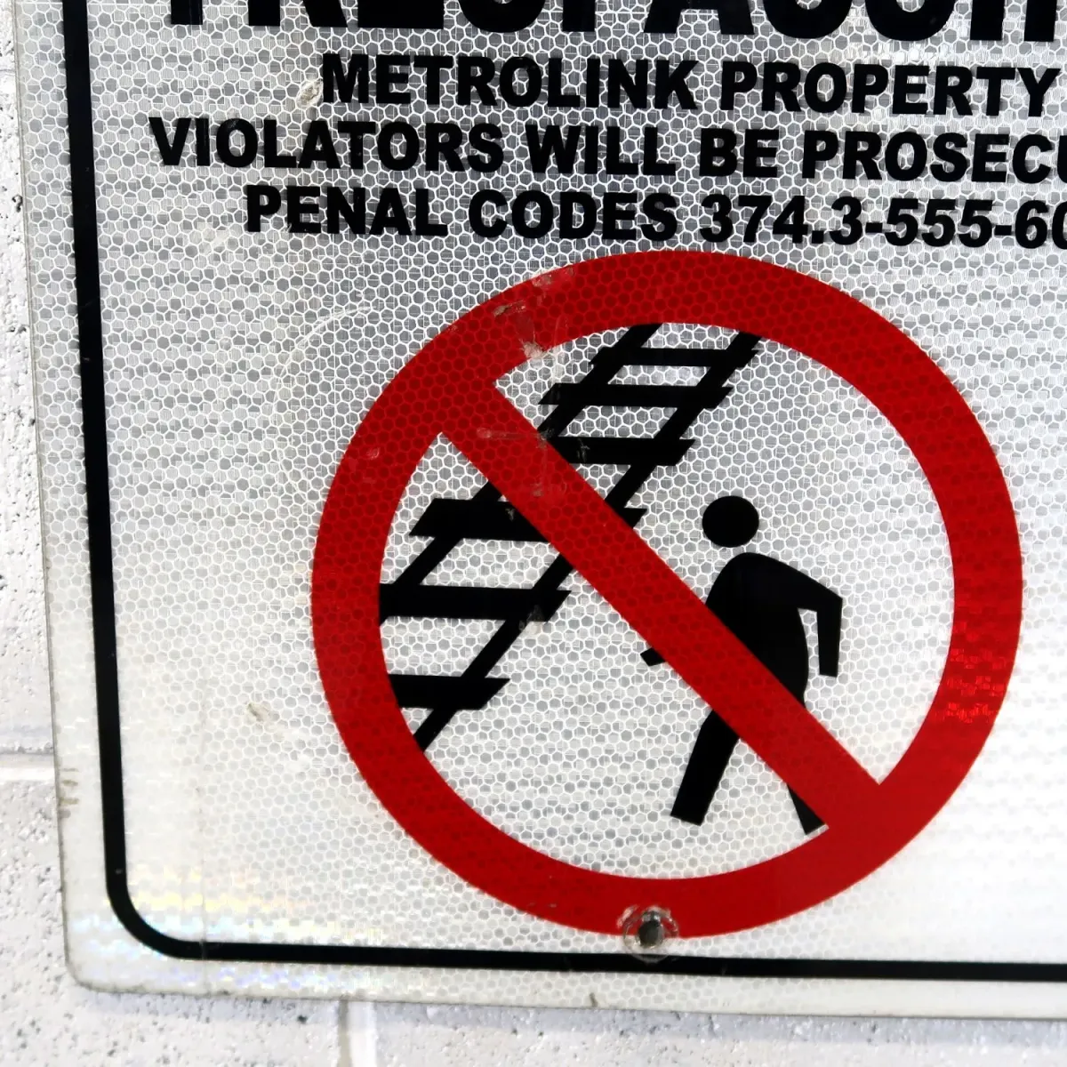 NO DUMPING TRESPASSING メタルサイン