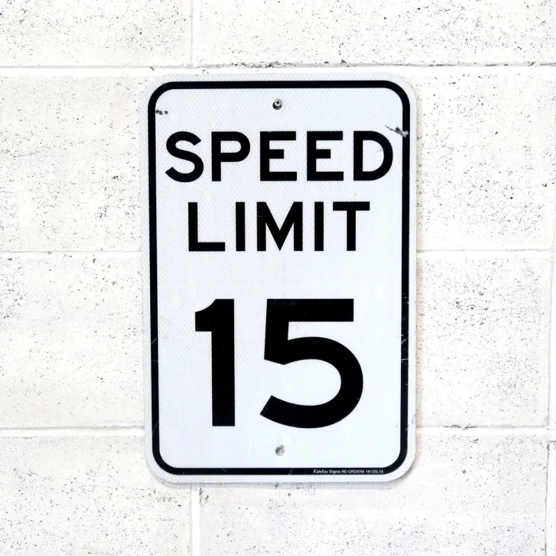 ロードサイン SPEED LIMIT 15