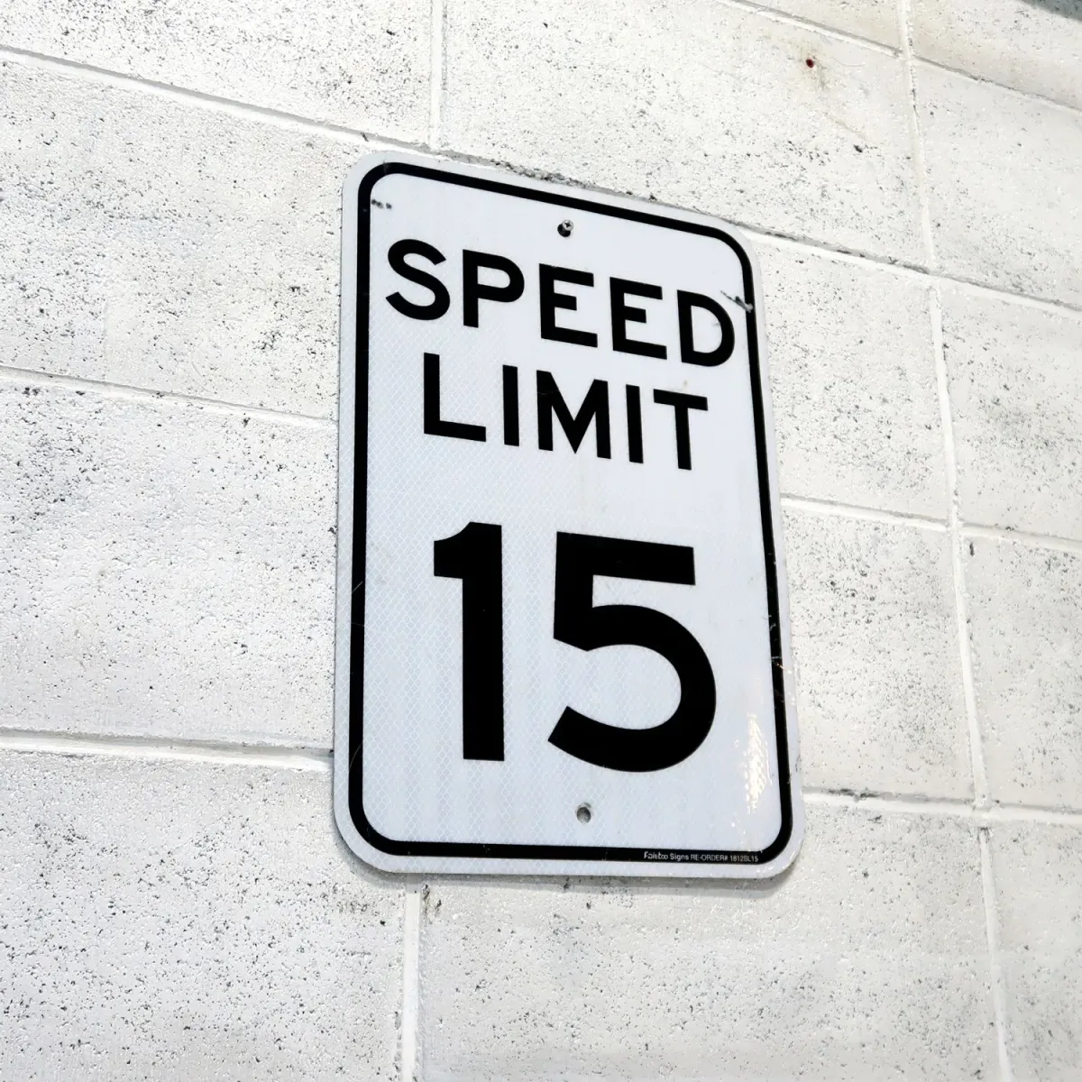 ロードサイン SPEED LIMIT 15