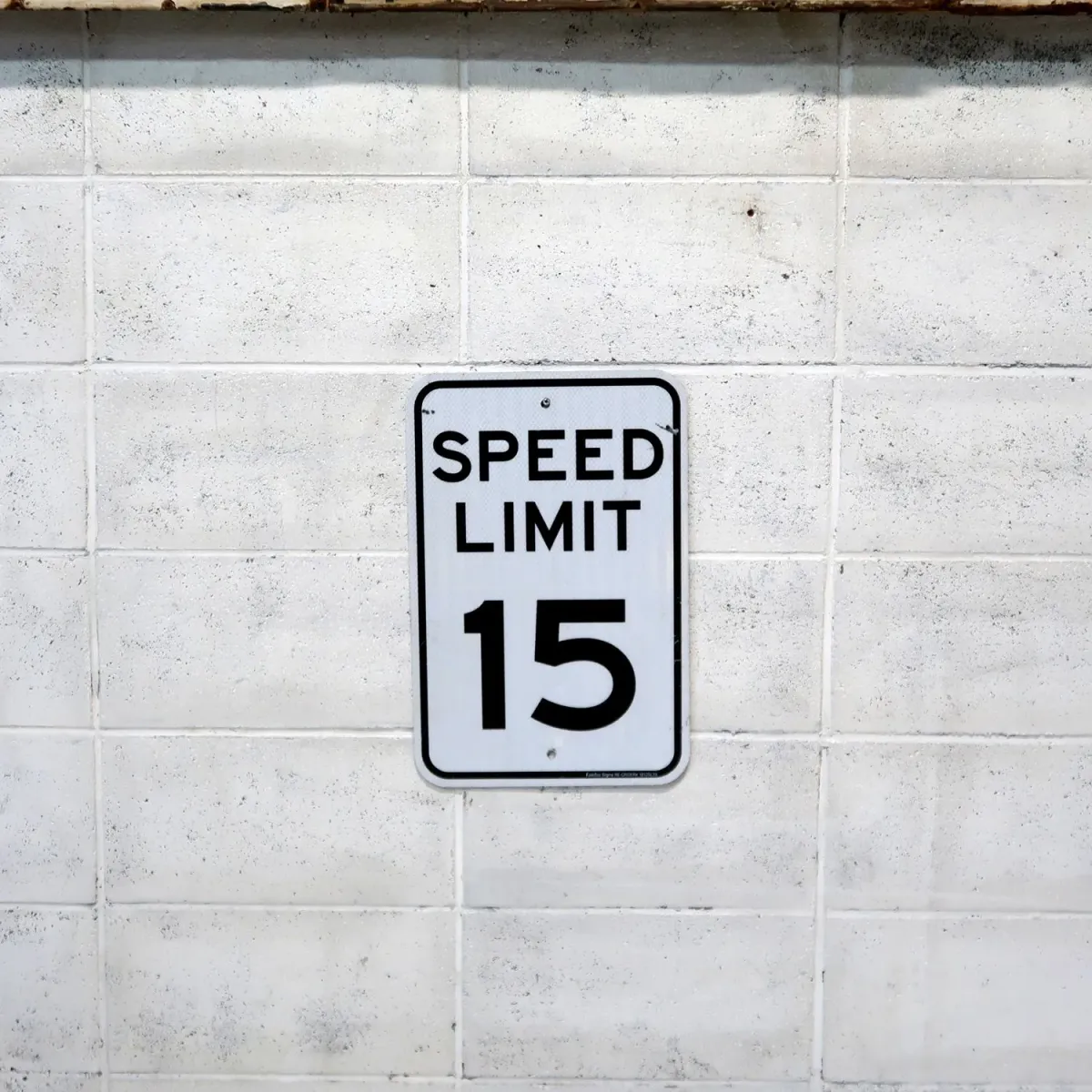 ロードサイン SPEED LIMIT 15
