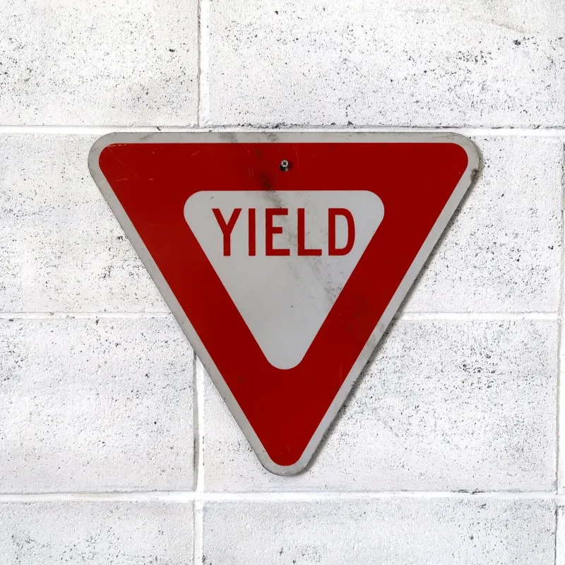 ロードサイン YIELD