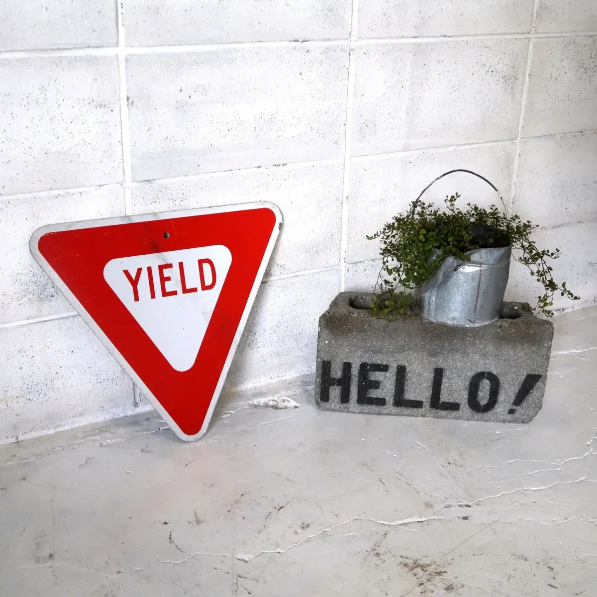 ロードサイン YIELD