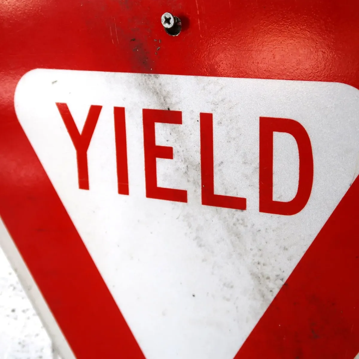 ロードサイン YIELD