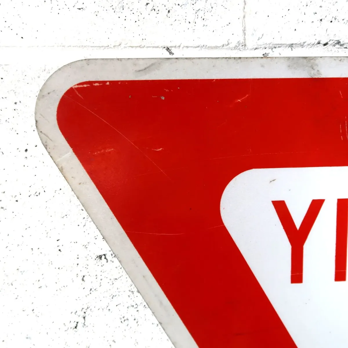 ロードサイン YIELD