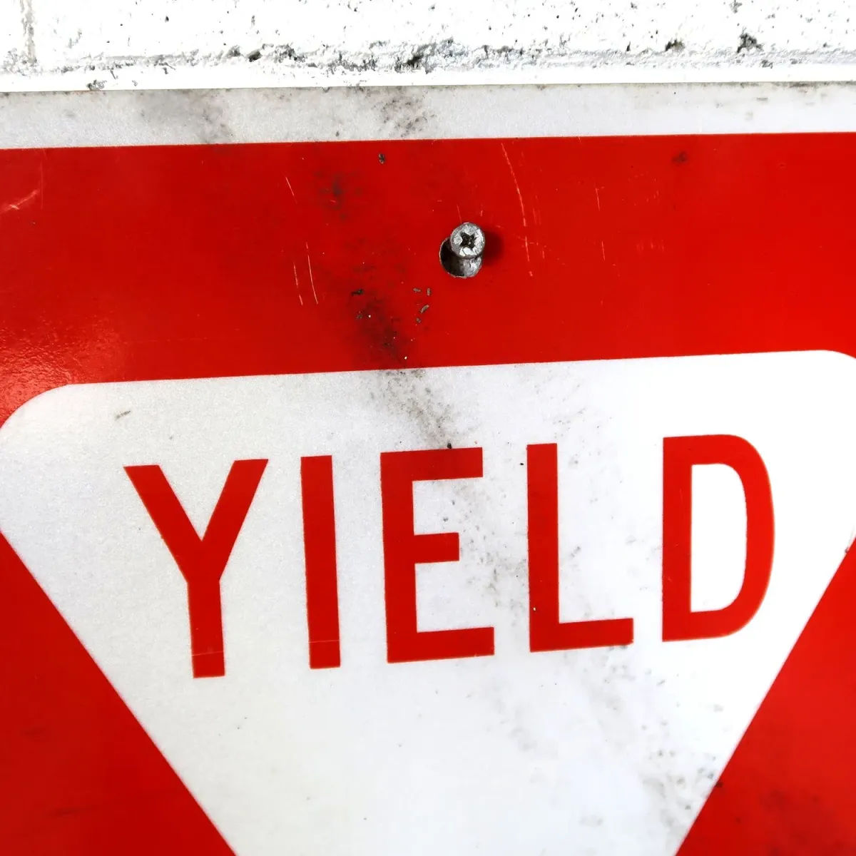 ロードサイン YIELD