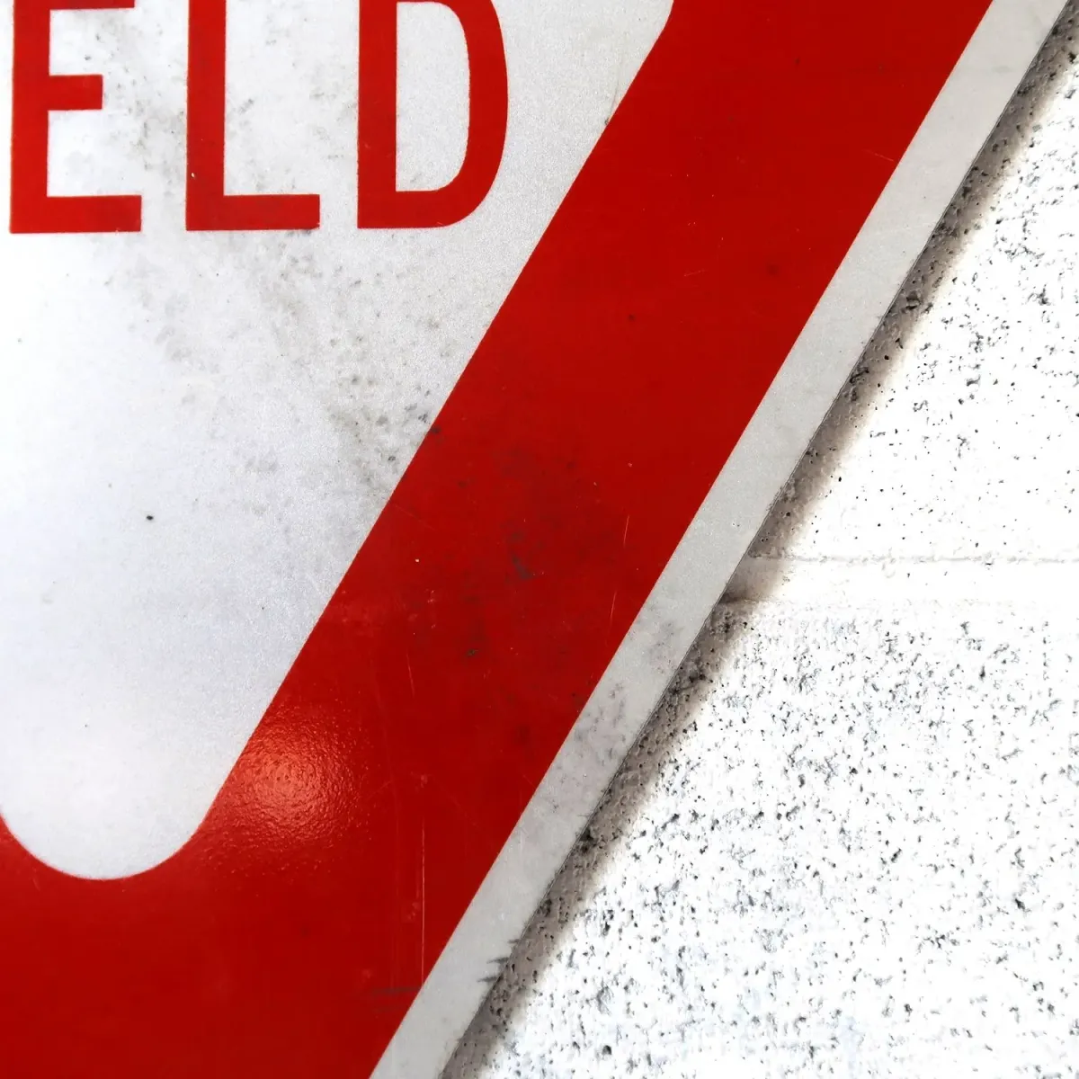 ロードサイン YIELD