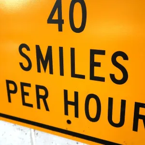 CAUTION SPEED LIMIT メタルサイン