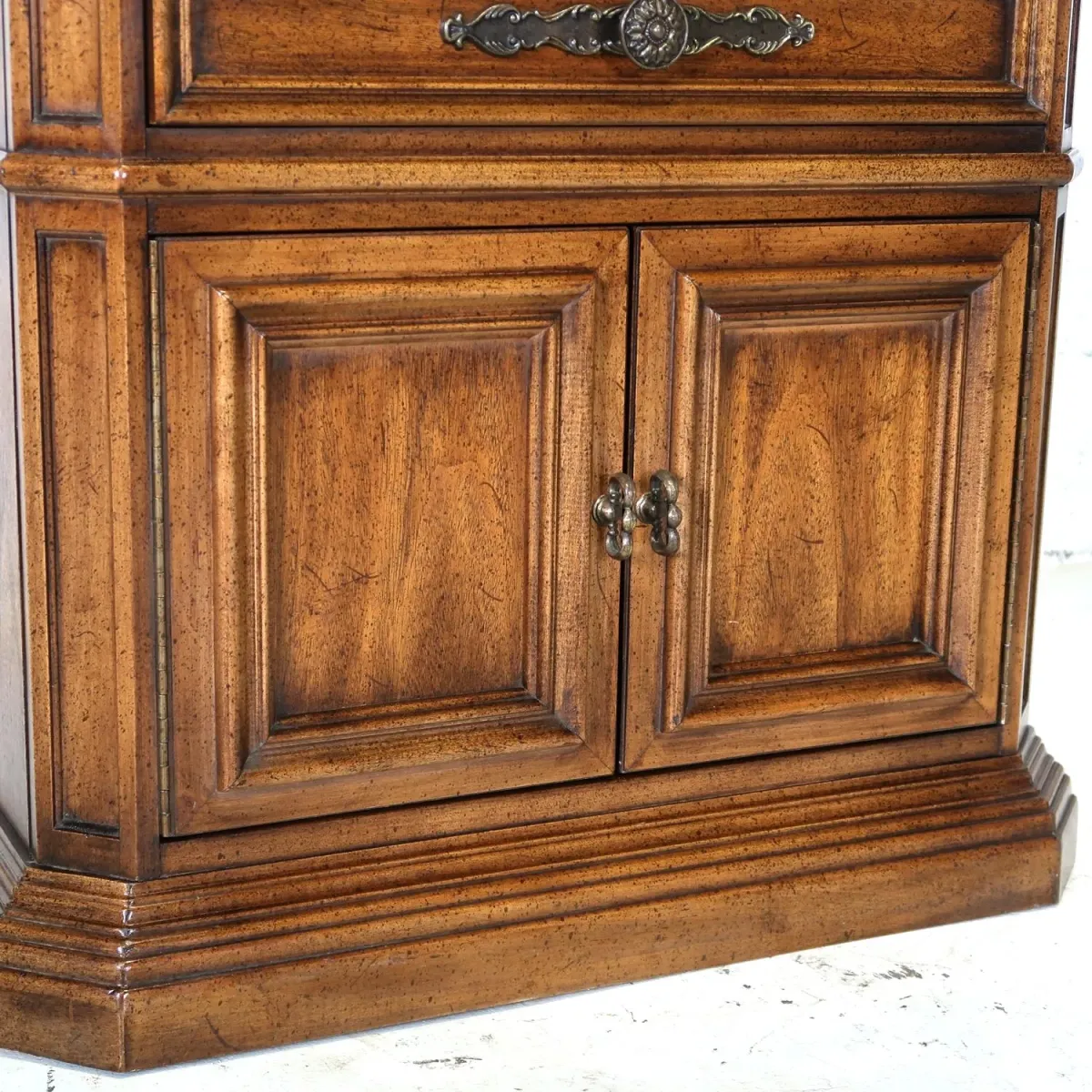 Unique Furniture アンティーク ナイトスタンド