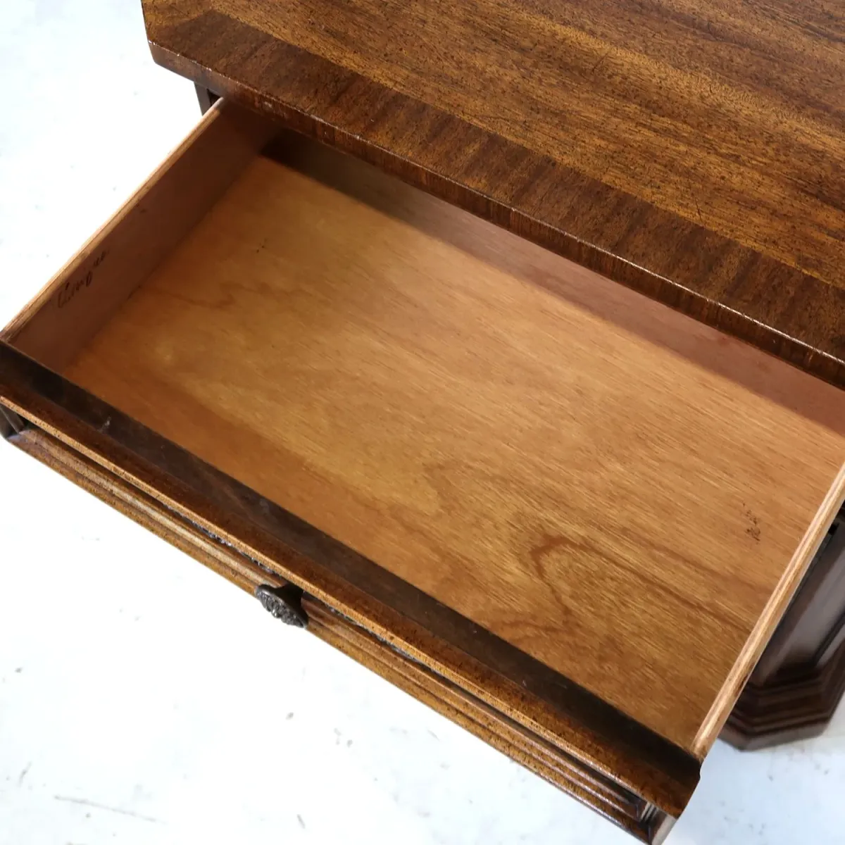 Unique Furniture アンティーク ナイトスタンド