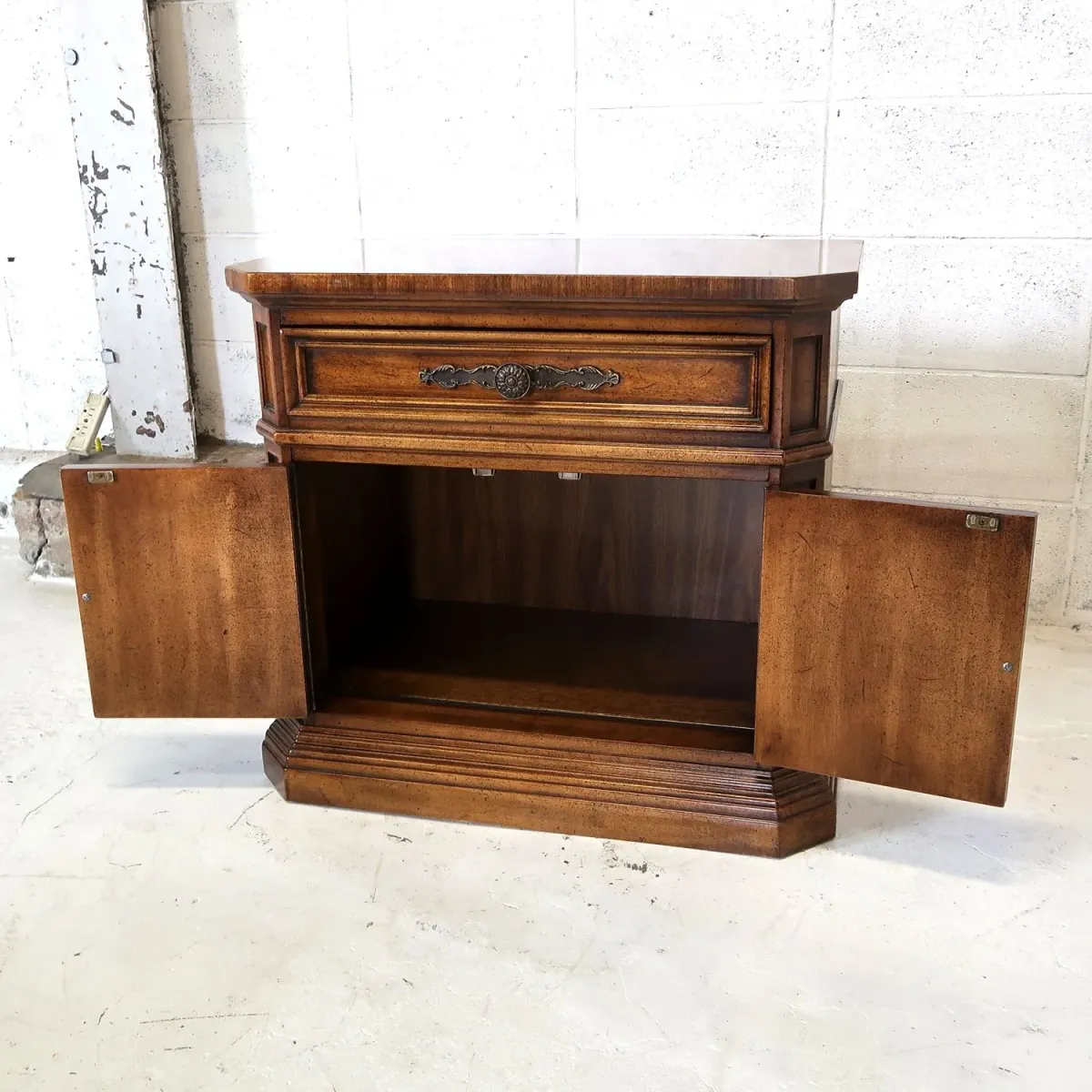 Unique Furniture アンティーク ナイトスタンド